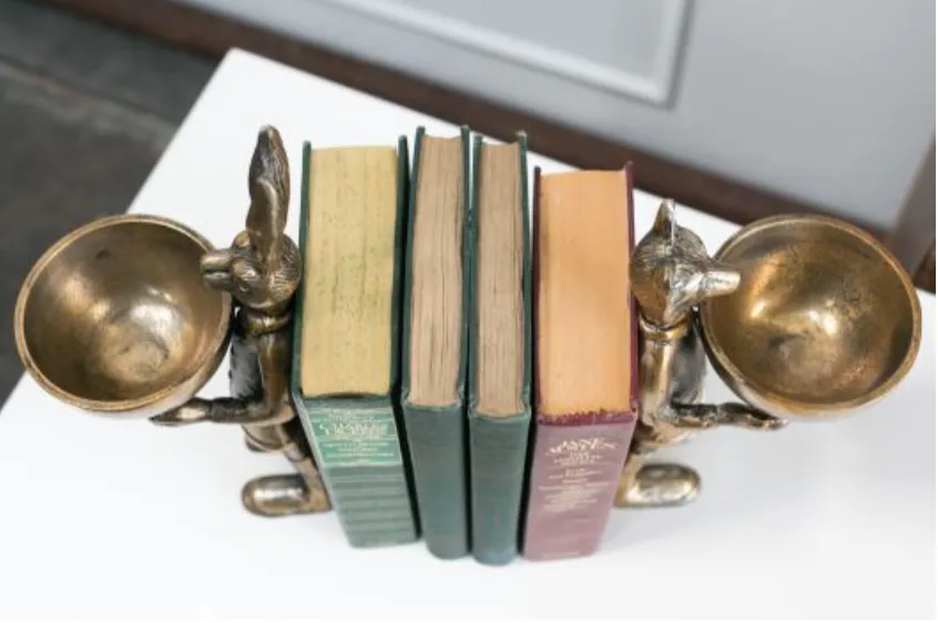 E   E Serving Dish/Standing Bookends