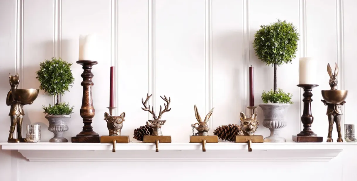 E   E Serving Dish/Standing Bookends