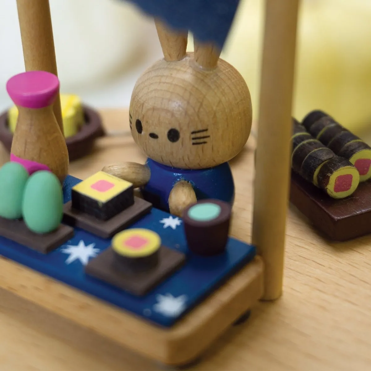 Sushi Bar Rabbit with Moving Plates (Melody: Spirited Away)